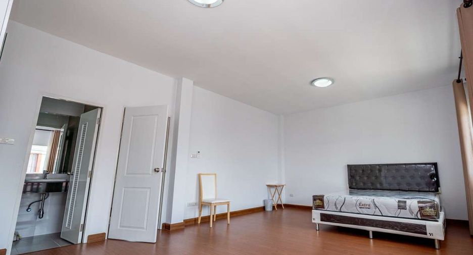 For rent 4 bedrooms house in Saraphi, Chiang Mai