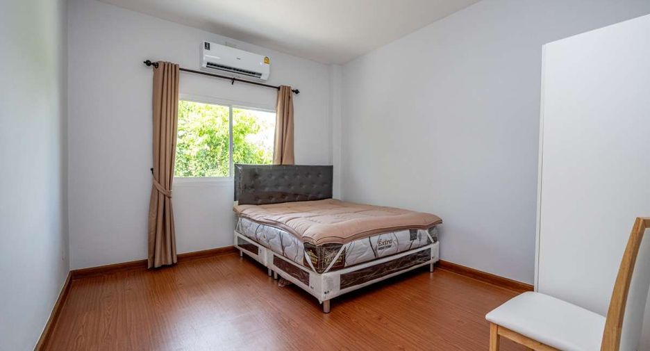 For rent 4 bedrooms house in Saraphi, Chiang Mai