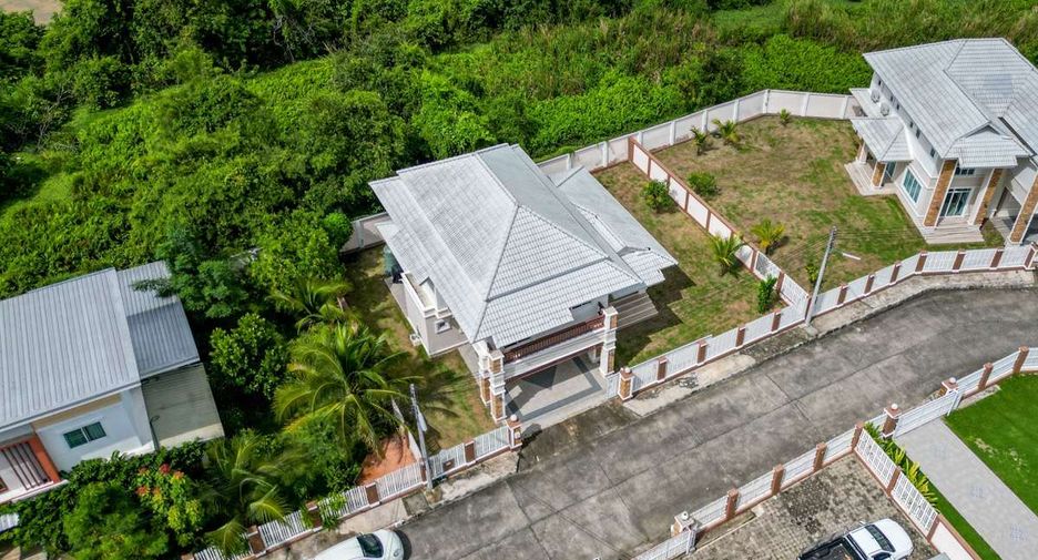 For rent 4 bedrooms house in Saraphi, Chiang Mai