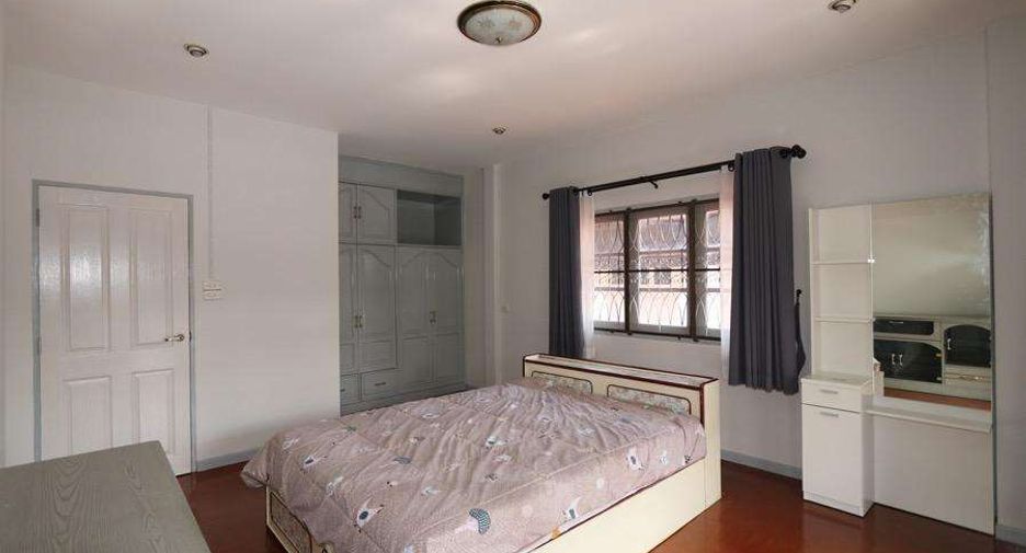 For rent 4 bedrooms house in Mueang Chiang Mai, Chiang Mai