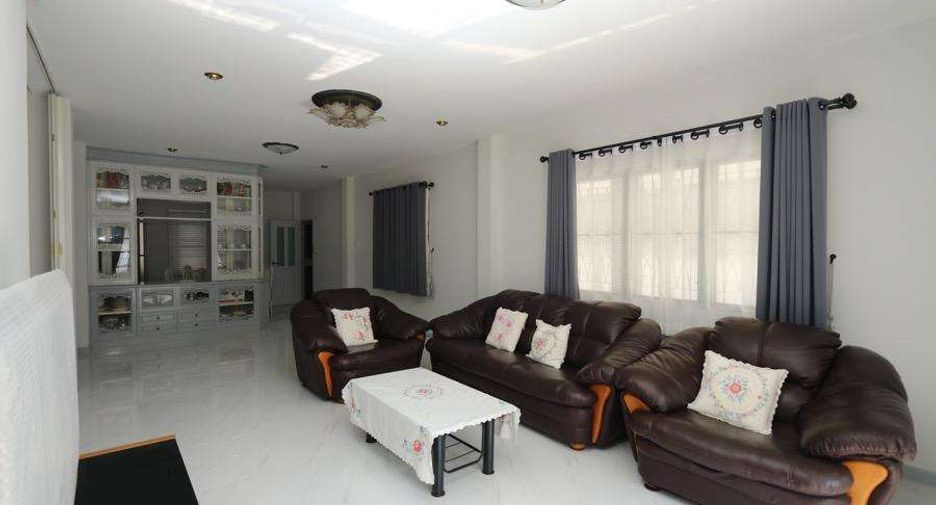 For rent 4 bedrooms house in Mueang Chiang Mai, Chiang Mai