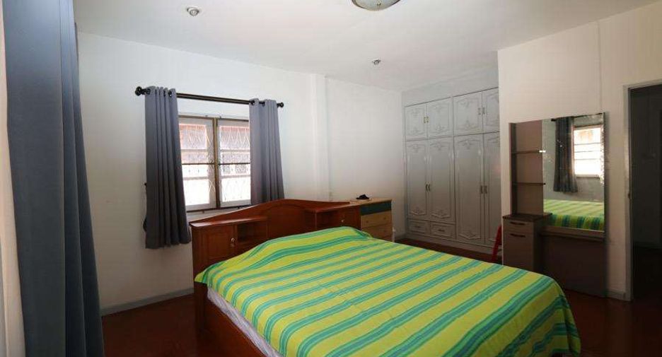 For rent 4 bedrooms house in Mueang Chiang Mai, Chiang Mai