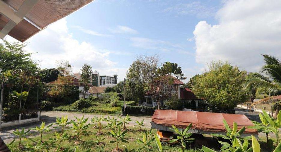 For rent 4 bedrooms house in Mueang Chiang Mai, Chiang Mai
