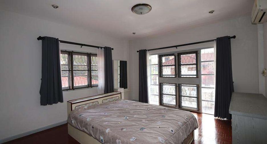 For rent 4 bedrooms house in Mueang Chiang Mai, Chiang Mai