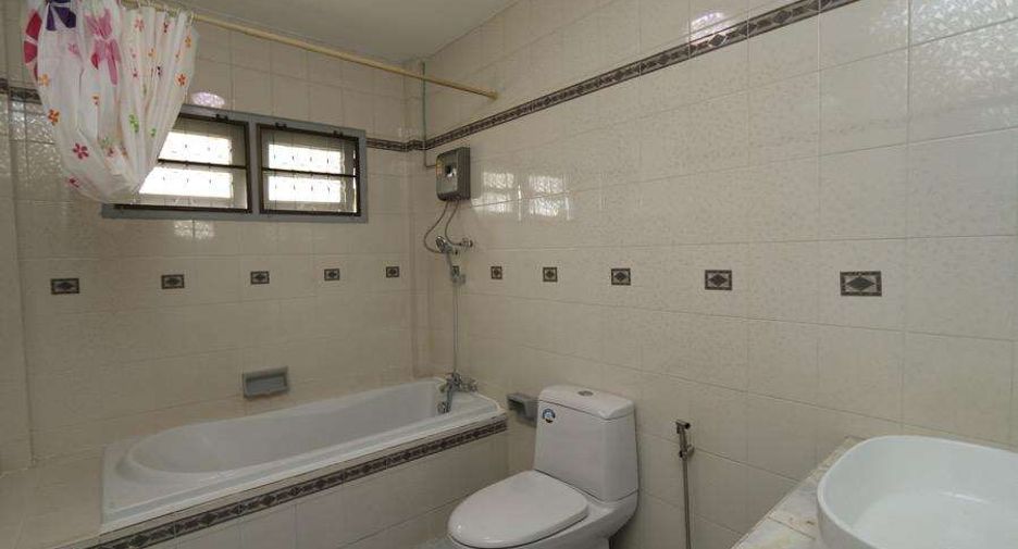For rent 4 bedrooms house in Mueang Chiang Mai, Chiang Mai