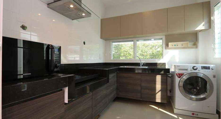 For rent 4 bedrooms house in Mueang Chiang Mai, Chiang Mai