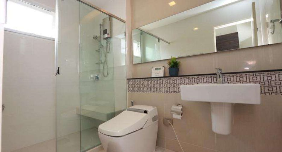 For rent 4 bedrooms house in Mueang Chiang Mai, Chiang Mai
