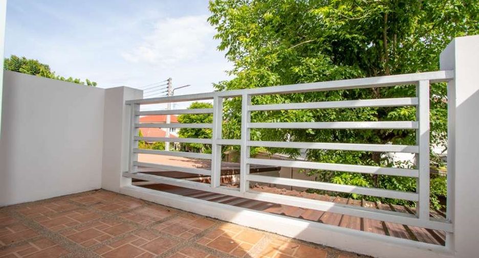 For rent 3 bedrooms house in San Kamphaeng, Chiang Mai