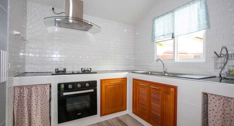 For rent 3 bedrooms house in San Kamphaeng, Chiang Mai