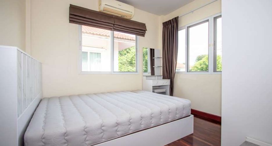 For rent 3 bedrooms house in San Kamphaeng, Chiang Mai