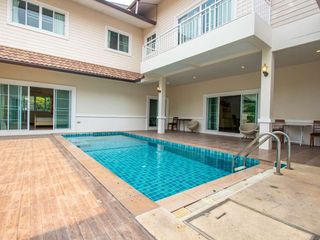 For rent 5 bedrooms house in Mueang Chiang Mai, Chiang Mai