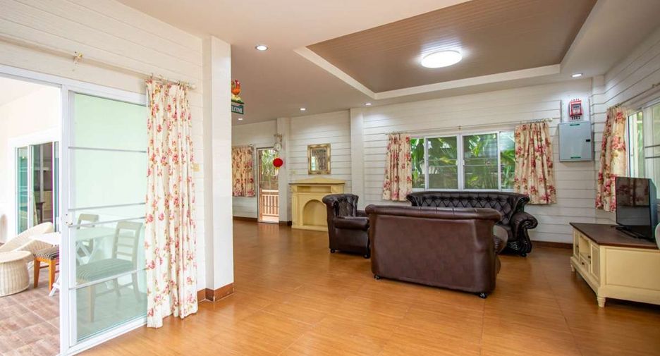 For rent 5 bedrooms house in Mueang Chiang Mai, Chiang Mai