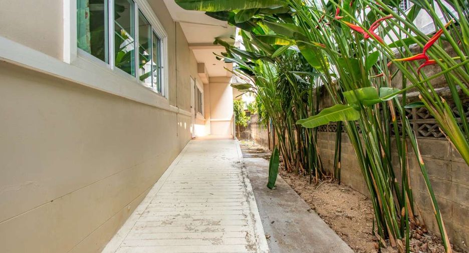 For rent 5 bedrooms house in Mueang Chiang Mai, Chiang Mai