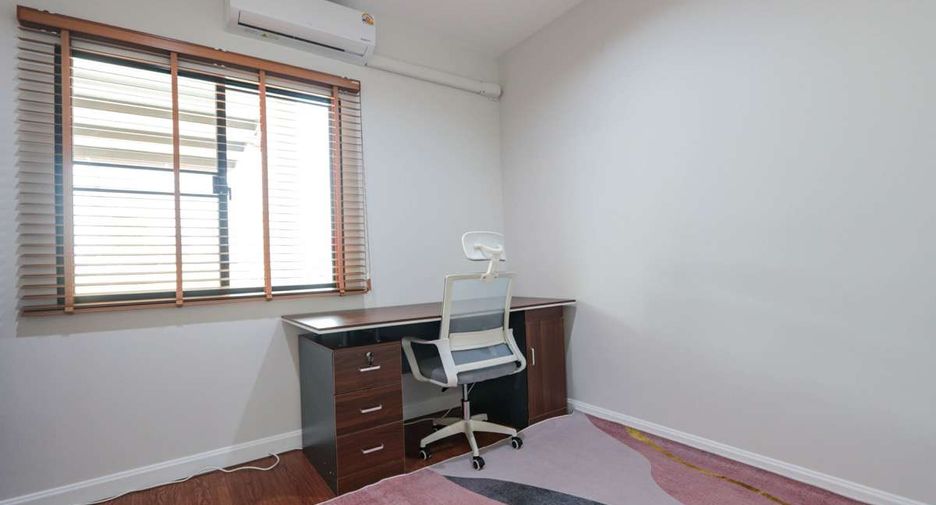 For rent 3 bedrooms house in San Kamphaeng, Chiang Mai
