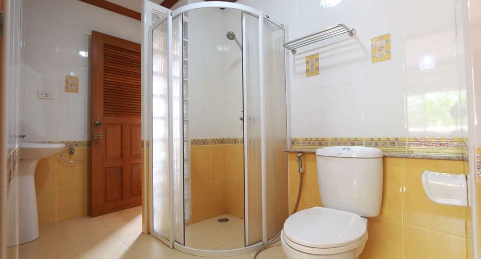 For rent 4 bedrooms house in Mueang Chiang Mai, Chiang Mai