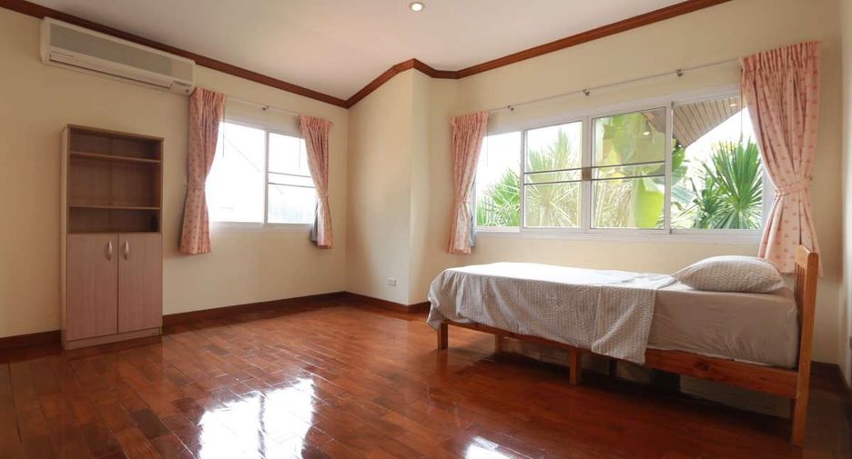 For rent 4 bedrooms house in Mueang Chiang Mai, Chiang Mai