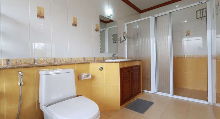 For rent 4 bedrooms house in Mueang Chiang Mai, Chiang Mai