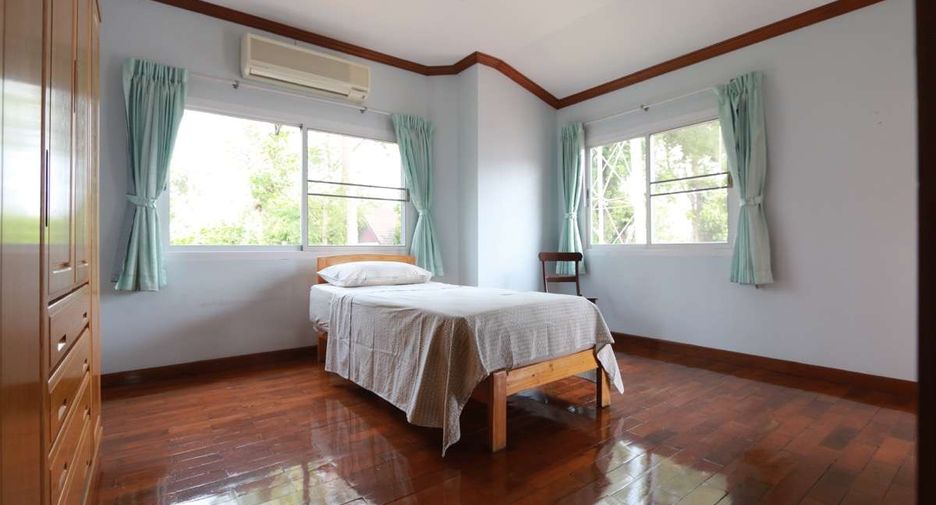 For rent 4 bedrooms house in Mueang Chiang Mai, Chiang Mai