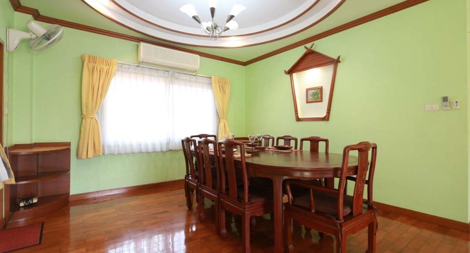 For rent 4 bedrooms house in Mueang Chiang Mai, Chiang Mai