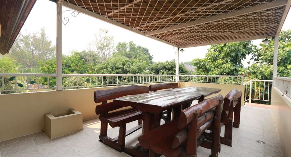 For rent 4 bedrooms house in Mueang Chiang Mai, Chiang Mai