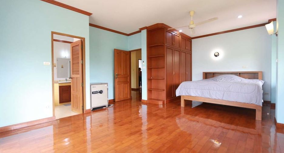For rent 4 bedrooms house in Mueang Chiang Mai, Chiang Mai