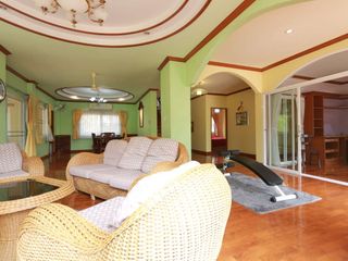 For rent 4 bedrooms house in Mueang Chiang Mai, Chiang Mai