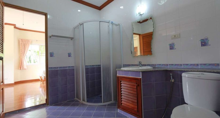 For rent 4 bedrooms house in Mueang Chiang Mai, Chiang Mai