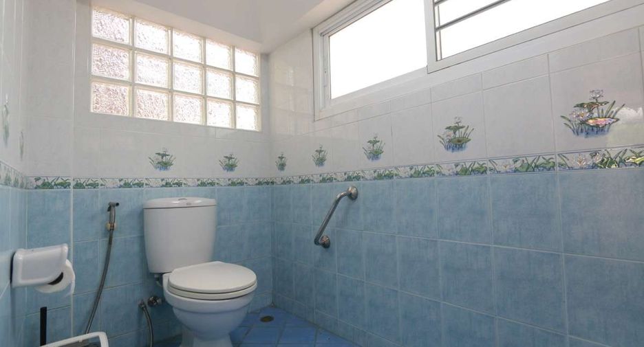 For rent 4 bedrooms house in Mueang Chiang Mai, Chiang Mai