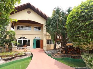 For rent 4 bedrooms house in Mueang Chiang Mai, Chiang Mai