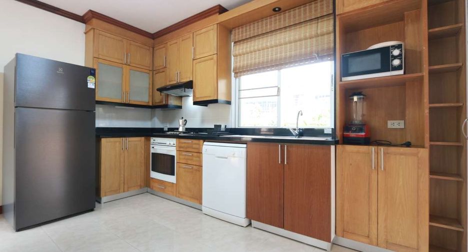 For rent 4 bedrooms house in Mueang Chiang Mai, Chiang Mai