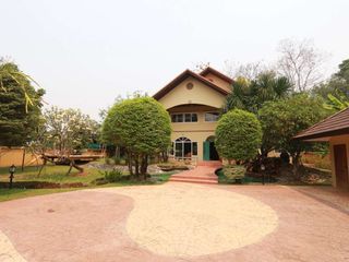 For rent 4 bedrooms house in Mueang Chiang Mai, Chiang Mai