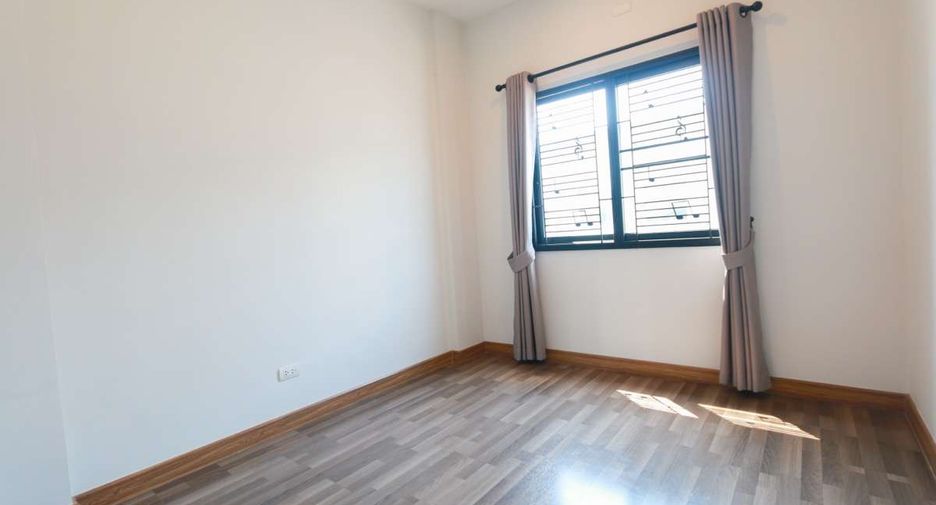 Casa en venta de 4 habitaciones en Saraphi, Chiang Mai