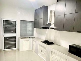 For rent 4 bedrooms house in Saraphi, Chiang Mai