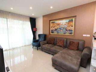 For rent 4 bedrooms house in Mueang Chiang Mai, Chiang Mai