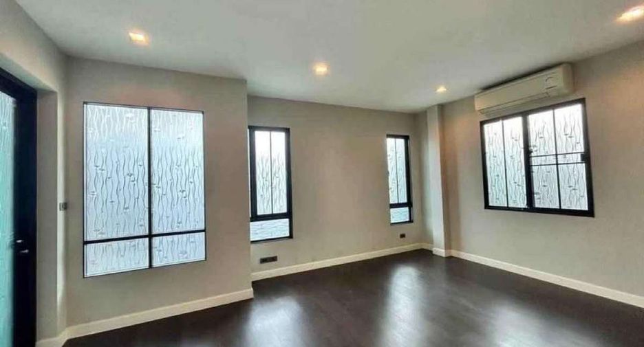 For rent 3 bedrooms house in San Sai, Chiang Mai