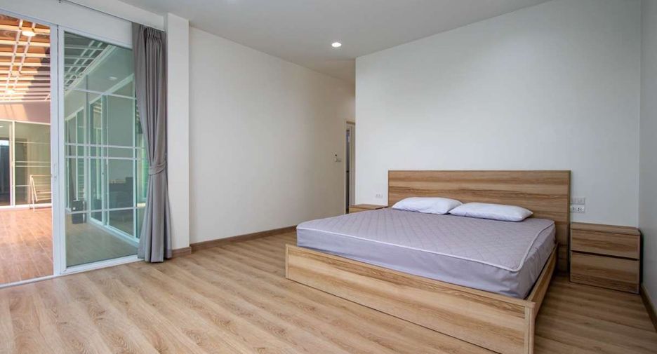 For rent 3 bedrooms house in San Kamphaeng, Chiang Mai