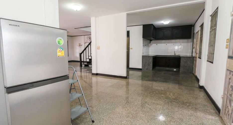 For rent 4 bedrooms house in San Sai, Chiang Mai