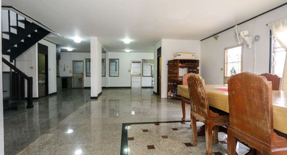 For rent 4 bedrooms house in San Sai, Chiang Mai