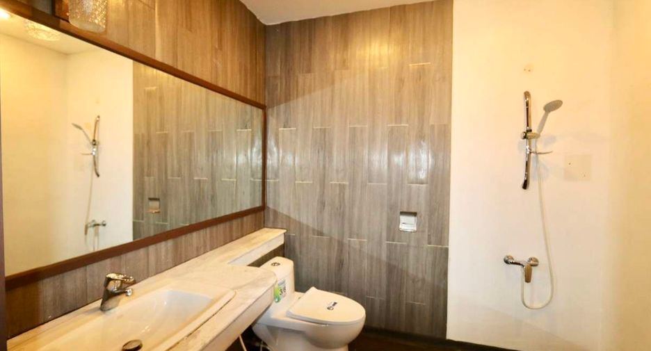 For rent 4 bedrooms house in Mueang Chiang Mai, Chiang Mai