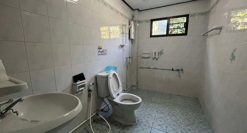 For rent 7 bedrooms house in Mueang Chiang Mai, Chiang Mai