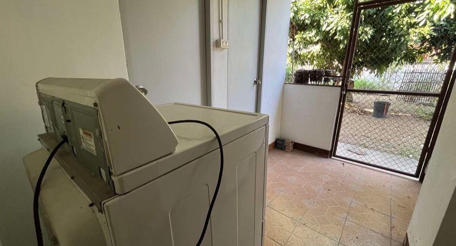 For rent 7 bedrooms house in Mueang Chiang Mai, Chiang Mai