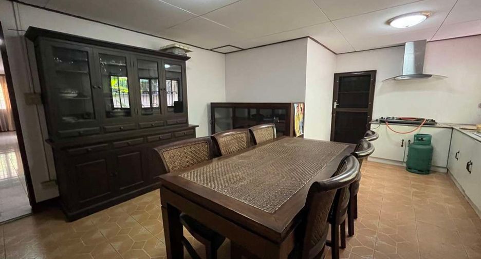 For rent 7 bedrooms house in Mueang Chiang Mai, Chiang Mai