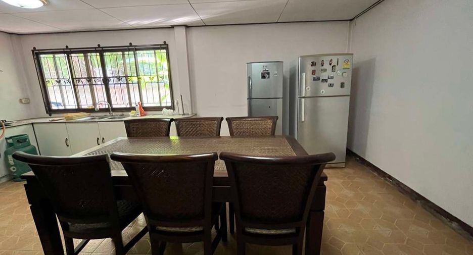 For rent 7 bedrooms house in Mueang Chiang Mai, Chiang Mai