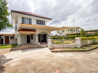 For rent 4 bedrooms house in Mueang Chiang Mai, Chiang Mai