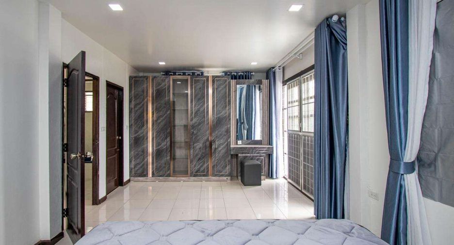 For rent 4 bedrooms house in Mueang Chiang Mai, Chiang Mai