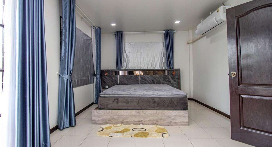 For rent 4 bedrooms house in Mueang Chiang Mai, Chiang Mai