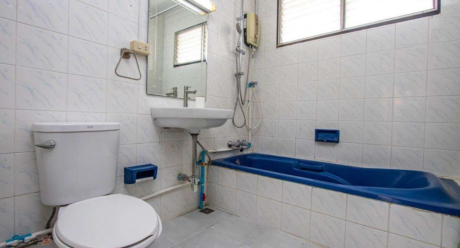 For rent 4 bedrooms house in Mueang Chiang Mai, Chiang Mai