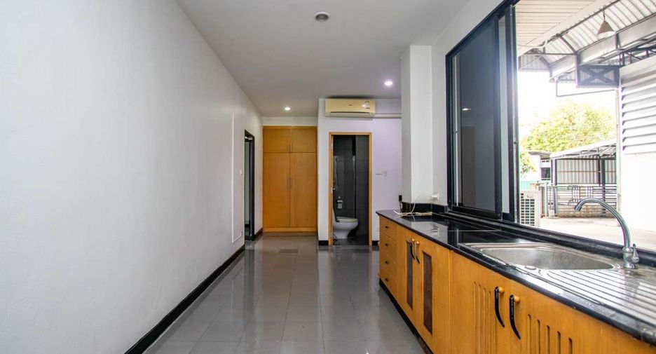 For rent 14 ベッドルーム retail Space in Mueang Chiang Mai, Chiang Mai