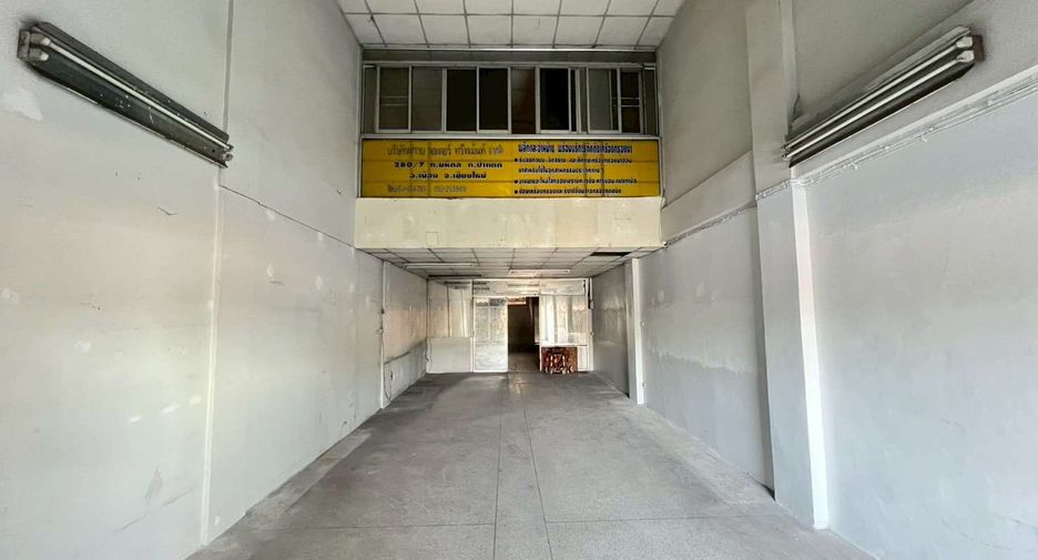 For rent 3 bedrooms retail Space in Mueang Chiang Mai, Chiang Mai