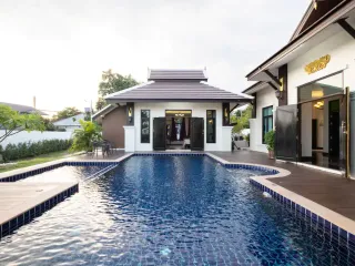 For rent 4 bedrooms house in Mueang Chiang Mai, Chiang Mai
